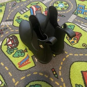 Michael Kors short rain boots size 7